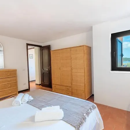 Marinella-porto Rotondo, Accesso Diretto Sulla *