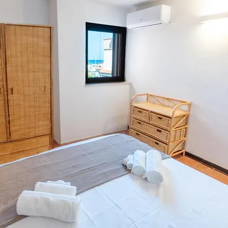 Apartment Marinella-porto Rotondo, Accesso Diretto Sulla Porto Rotondo